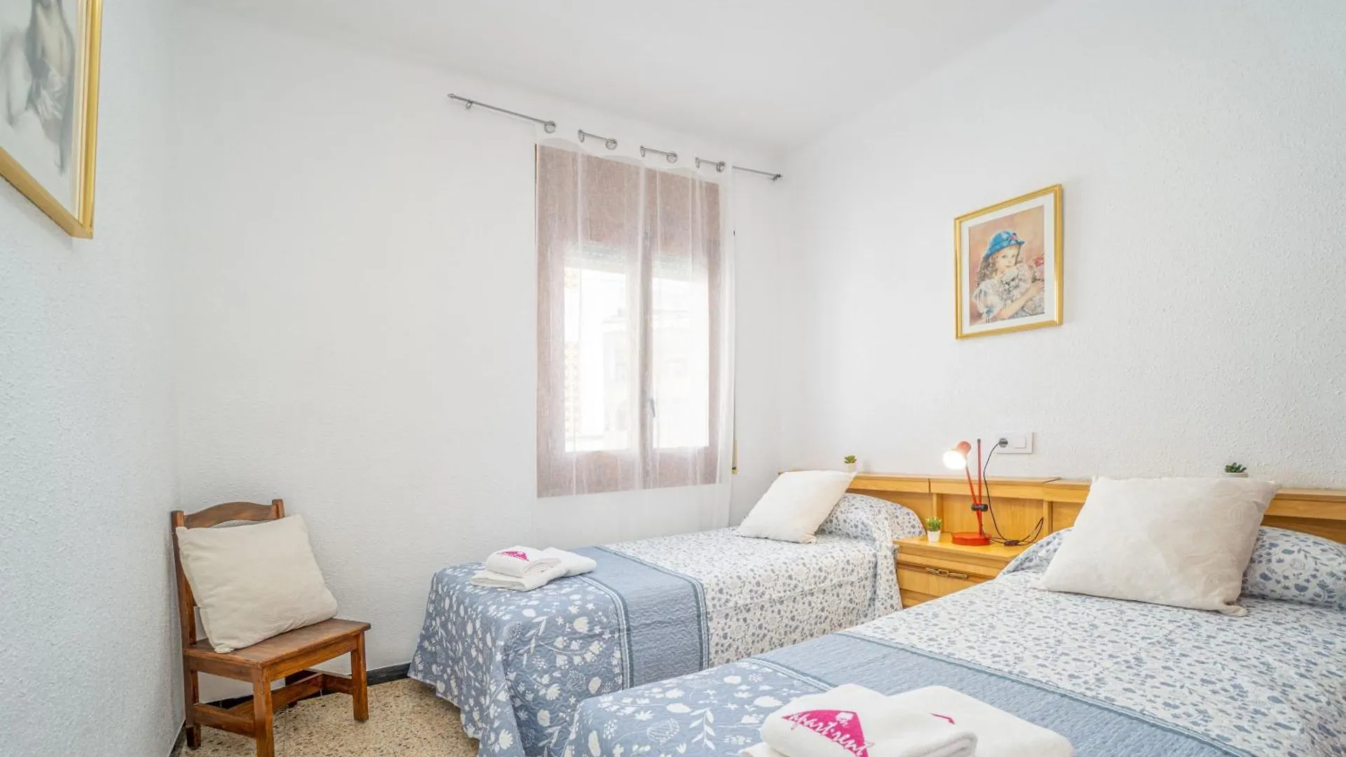 Basic Comfort Apartment Poeta Marquina 1º 2025 Roses