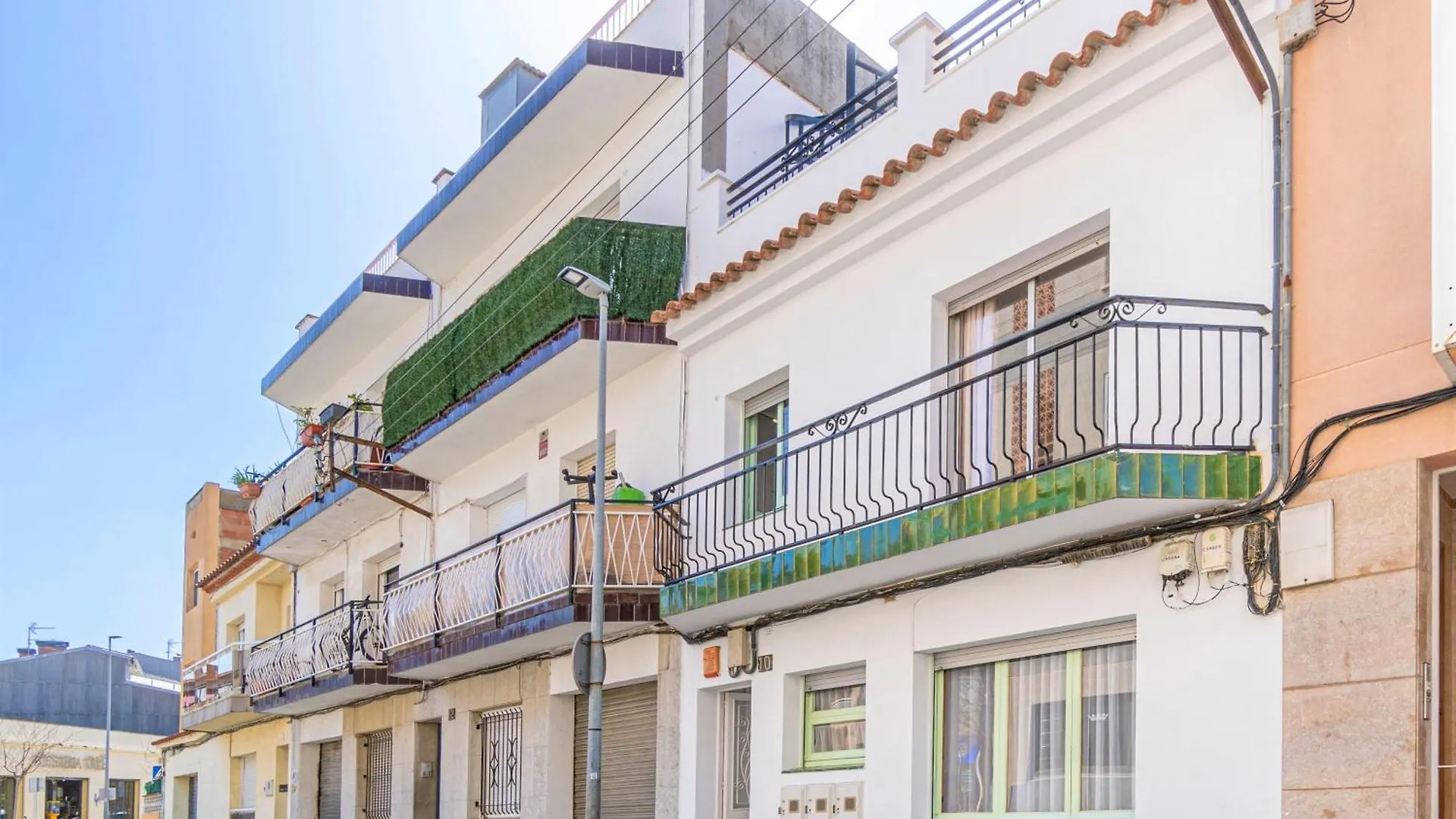 Basic Comfort Apartment Poeta Marquina 1º 2025 Roses