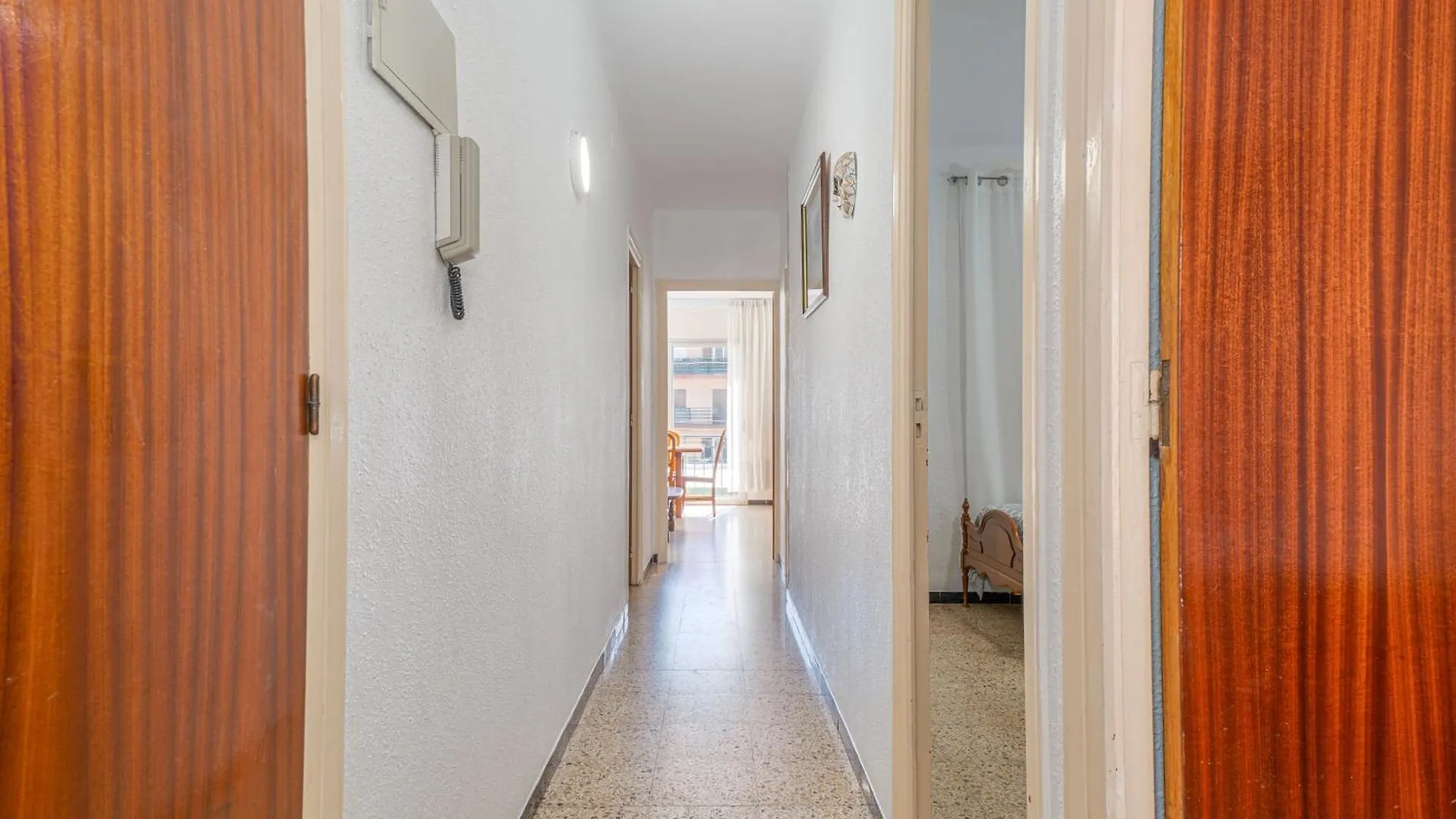 Basic Comfort Apartment Poeta Marquina 1º 2025 Roses Spanien