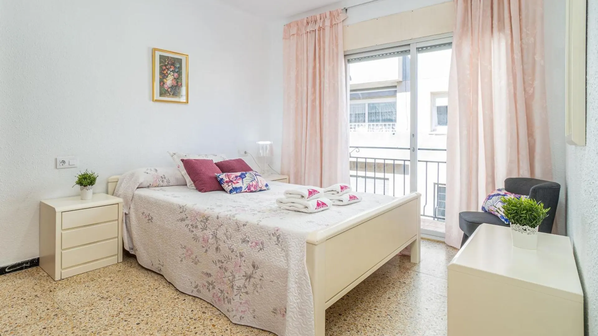 Basic Comfort Apartment Poeta Marquina 1º 2025 Roses